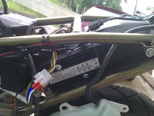Kawasaki KLE500 with installed SPER HVSP regulator/rectifier 